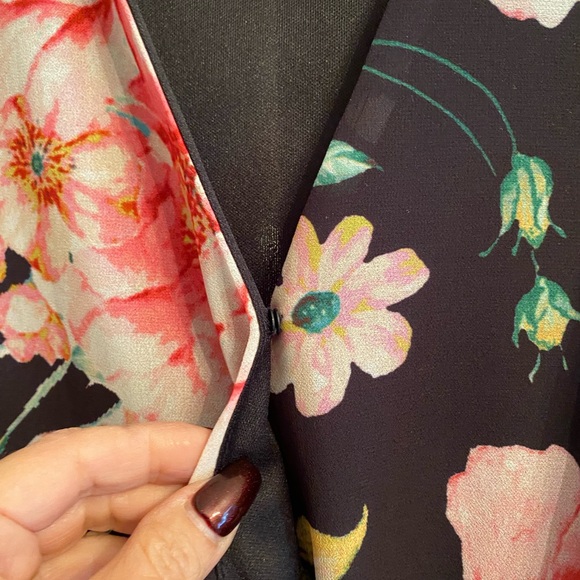 Flying Tomato floral peplum top size M NWOT - Picture 5 of 8